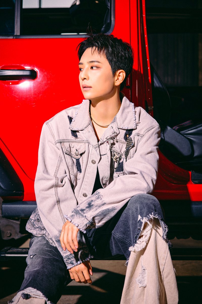 UpdateKBoys's tweet photo. UM ARRASO! O Kim Sihun divulgou fotos conceituais para o lançamento do seu 4º single digital que sairá no dia 23 de julho.
#김시훈 #KIMSIHUN #金施勲 #キムシフン
#Dizzy_State https://t.co/7eaxe4NGNi