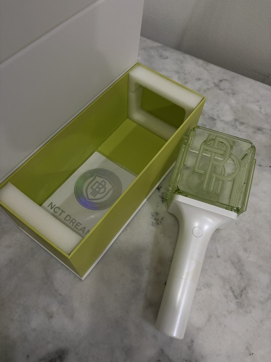 Oya_vertwo's tweet photo. wts ปล่อยต่อ พร้อมส่ง

แท่งไฟ NCT DREAM ver 2
- มีตำหนิตัวพลาสติกเป็นรอยขุ่นบางจุด เป็นตั้งแต่เราได้บงมาเลยค่ะ
- รอยสติกเกอร์
- ไม่มีสายคล้องข้อมือ แต่เราแถมเฟรมการ์ดโมชิโมชิของมาร์ค แฮชาน ไปให้แทนนะคะ

900 รวมส่ง
ขอดูเพิ่มเติมใน dm ได้เลยค่ะ

#ตลาดนัดnctdream #ตลาดนัดnct https://t.co/rnUHmy63KH