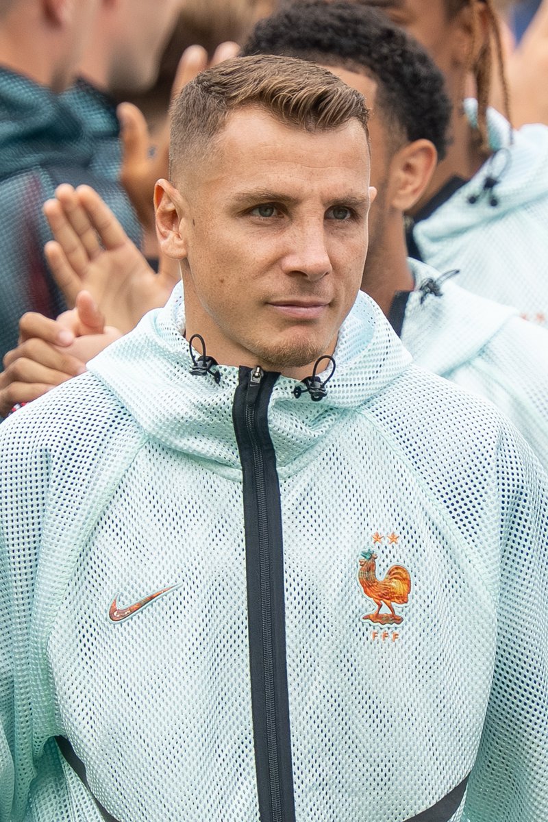 aguanta_jo's tweet photo. 🚨 LUCAS DIGNE EN LA MIRA DEL PSG 🚨

El Paris Saint-Germain ha iniciado los primeros contactos para evaluar la posible incorporacion de Lucas Digne como su nuevo lateral izquierdo. El defensor frances podria cambiar de aires de forma muy accesible en este mercado de pases, ya que cuenta con una clausula de rescision fijada en tan solo 10 millones de euros.

#LucasDigne #PSG #Fichajes #MercadoDeFichajes #Ligue1 #Futbol