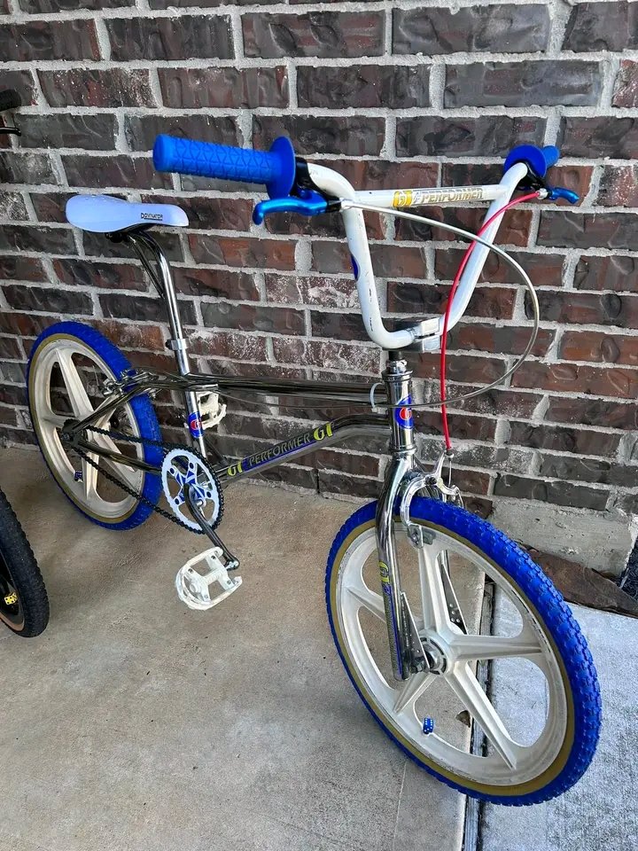 GenXBikes's tweet photo. For sale.
1984 &amp; 1985 GT Freestyle. 
$3000 Combo deal! 💥

1984 GT pro performer USA made.
1985 GT pro performer japan made.
( rare dual cable guide yellow fork ) 

PM/DM me if you are interested. https://t.co/tQT1RPpxo8