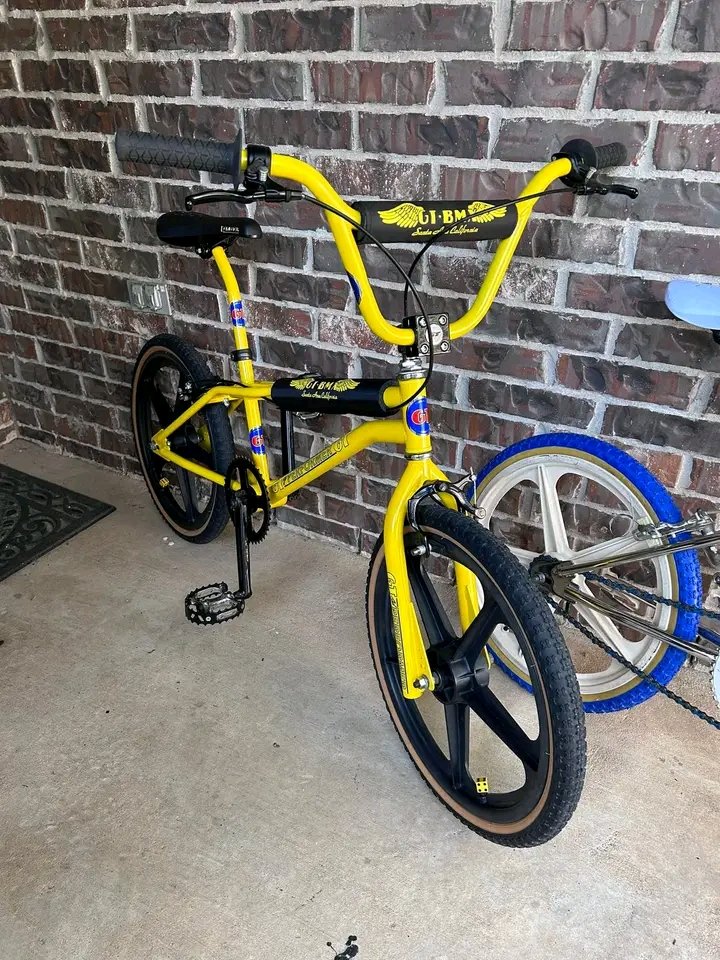 GenXBikes's tweet photo. For sale.
1984 &amp; 1985 GT Freestyle. 
$3000 Combo deal! 💥

1984 GT pro performer USA made.
1985 GT pro performer japan made.
( rare dual cable guide yellow fork ) 

PM/DM me if you are interested. https://t.co/tQT1RPpxo8
