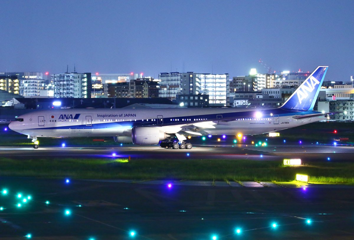 asyu_ys's tweet photo. 2026/7/12 RJFF/FUK
All Nippon Airways
777-300/ER JA796A
昨夜はANAの鮫肌77Wが飛来、日頃は所定738なだけにサイズ感がバグりました。 https://t.co/tnmwlG8gHn