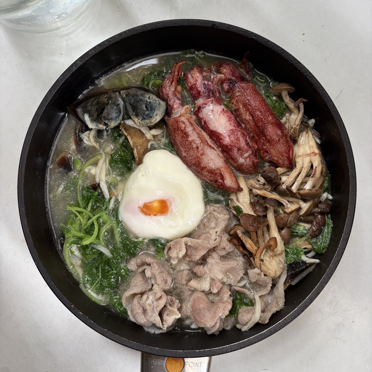 ss19183's tweet photo. 一起 吃飯 吧！悶熱🥵～

皮蛋小魚莧菜湯、氣炸小卷鴻禧菇
梅花豬肉片、微波溫泉蛋

沒有喵想吃的食物～ https://t.co/1gut5L5J6Y