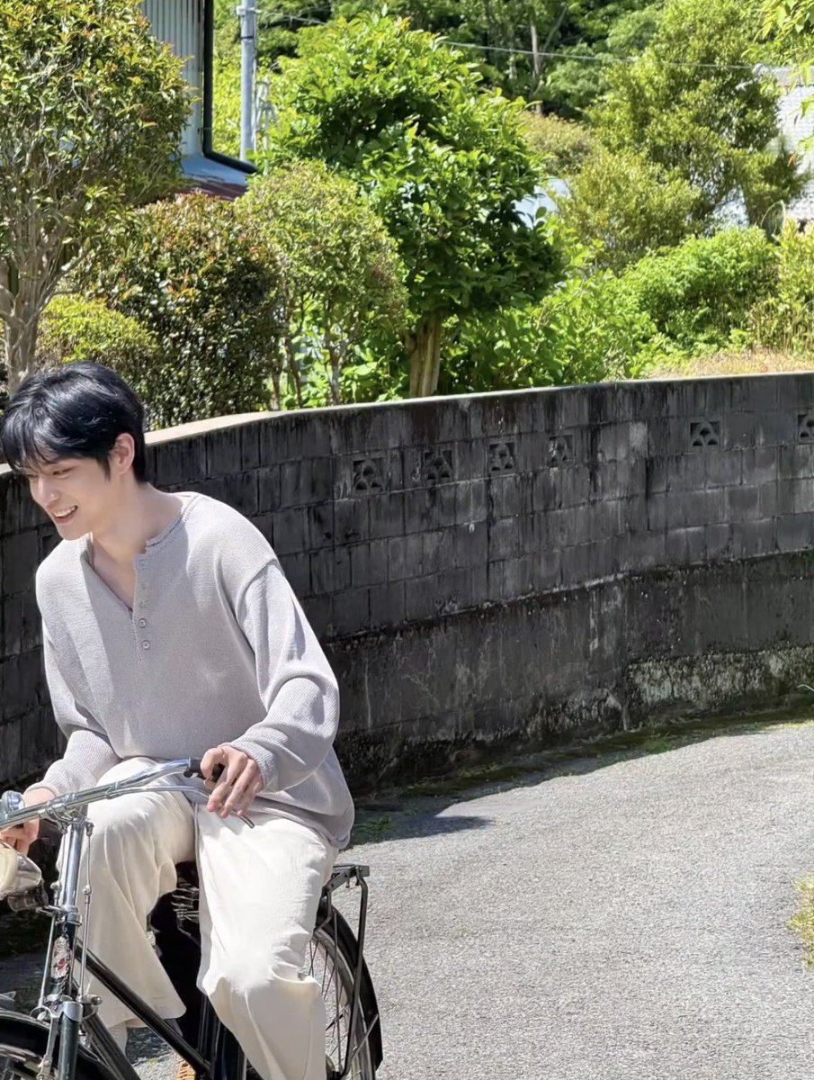 gjpp_zip's tweet photo. 260713 ZB1 인스타 

#건지폭풍 4컷 만화 🚲💨

#김지웅 #박건욱 #아웅다욱 https://t.co/q3IWSERPhE