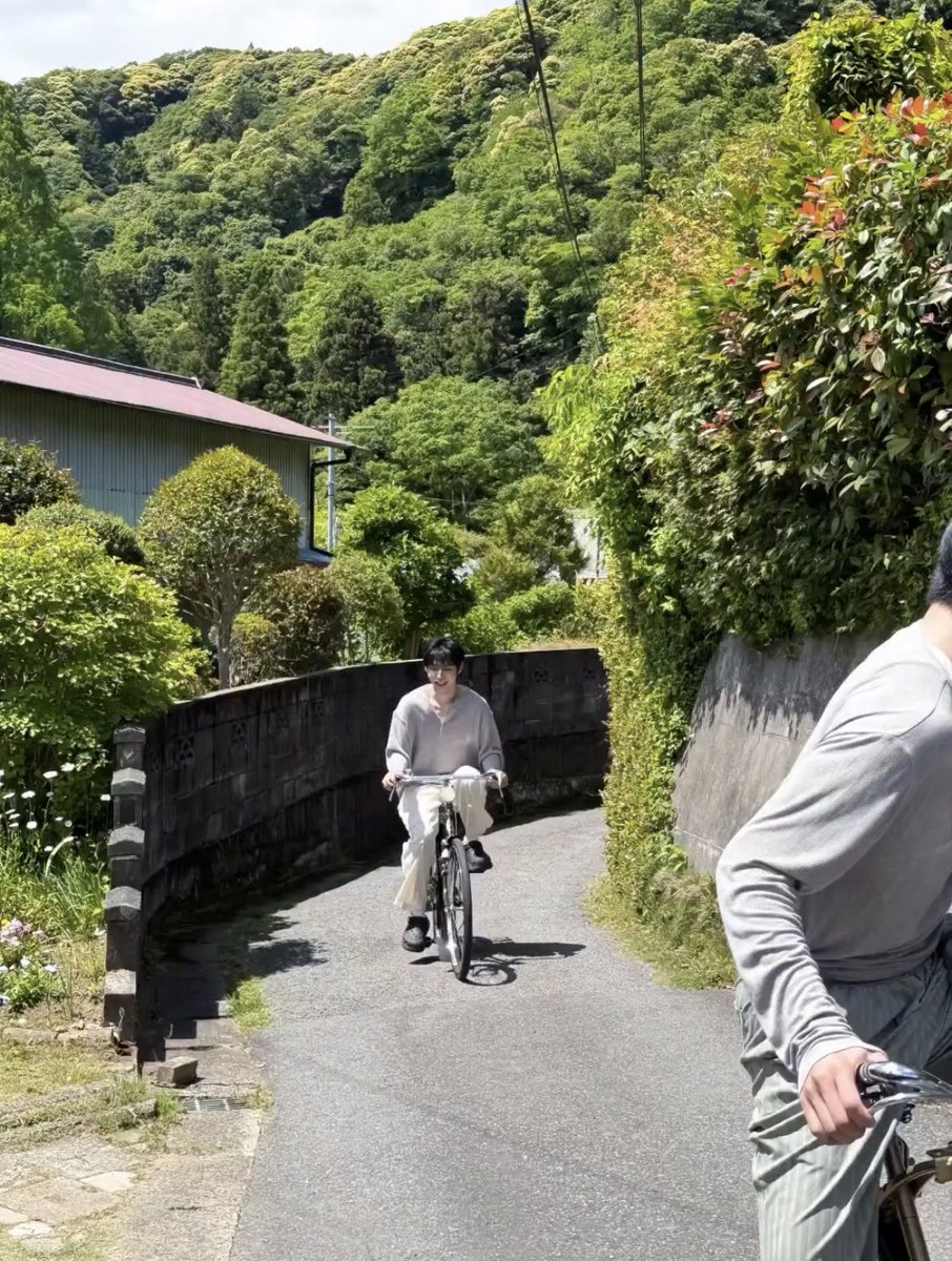 gjpp_zip's tweet photo. 260713 ZB1 인스타 

#건지폭풍 4컷 만화 🚲💨

#김지웅 #박건욱 #아웅다욱 https://t.co/q3IWSERPhE