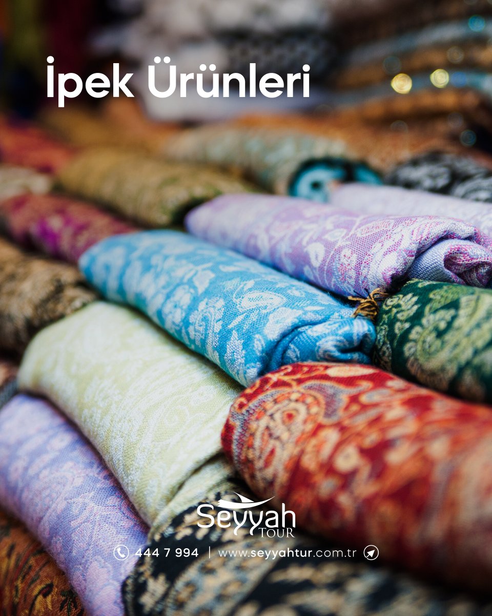 seyyahturtr's tweet photo. Özbekistan'dan dönerken valizinize sadece hediyelik eşyalar değil, yüzyılların kültürünü de sığdırabilirsiniz. 🇺🇿

El yapımı seramiklerden zarif ipek ürünlerine, geleneksel işlemelerden minyatür sanat eserlerine ve meşhur Özbek bıçaklarına kadar her biri bu kadim coğrafyanın izlerini taşıyor.

✨ Siz olsanız Özbekistan'dan ilk olarak hangisini alırdınız?

📍 Ayrıntılı bilgi ve kayıt için:
📞 444 7 994
🌐 https://t.co/obt9Y2lpwp