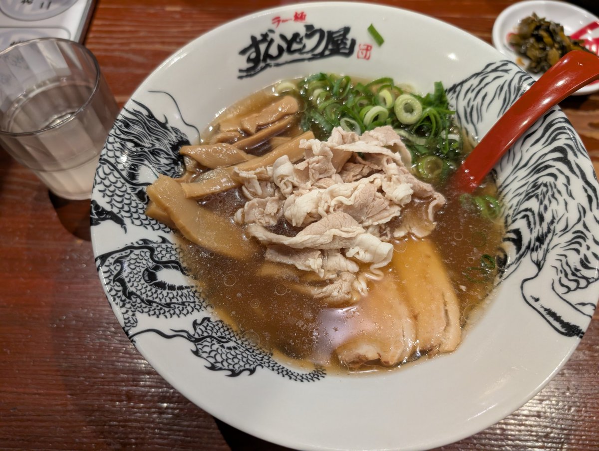 tox_psc_ic's tweet photo. 昨日のー
背中左右とも三角に日焼けして死んだ
水分摂ってても軽い熱中症になったけど年パス限定のポテトのセットでおもろいくらい回復したから夏はこれに限る！
塩分大事だから深夜にラーメンも食べる https://t.co/ldiUlB9XUs