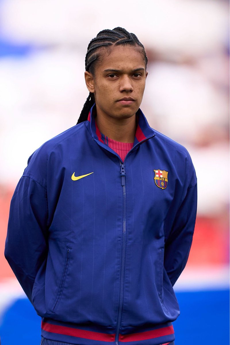 BarcaFem's tweet photo. ❗️ Esmee Brugts is already back in Barcelona, even though the squad does not officially return until July 27. She trained individually at the Ciutat Esportiva Joan Gamper today as she prepares to return in top condition for preseason.

— @angelperezpx https://t.co/8k6JXOkqY8