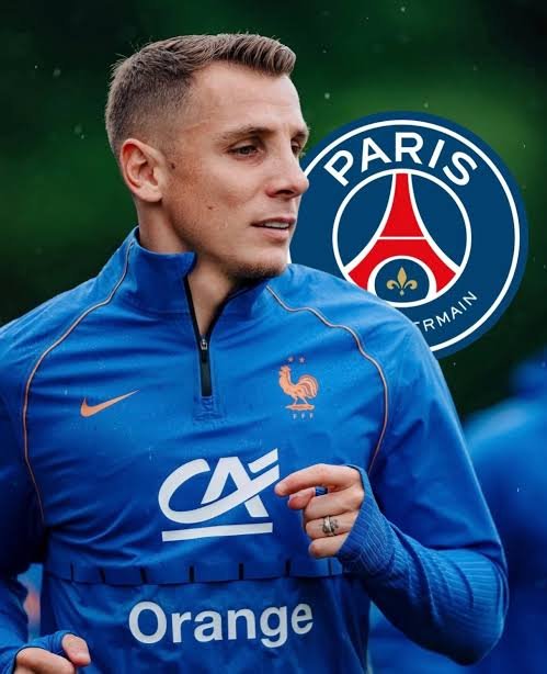 Transfer_NewsBR's tweet photo. 🚨❤️💙PSG acertar a contratação Lucas Digne, que está atuando como titular da França na Copa do Mundo.

O lateral-esquerdo de 32 anos deixará o Aston Villa pelo valor da multa, inferior a €10 milhões.

🗞️ @FabrizioRomano https://t.co/gsL05ipp6Y