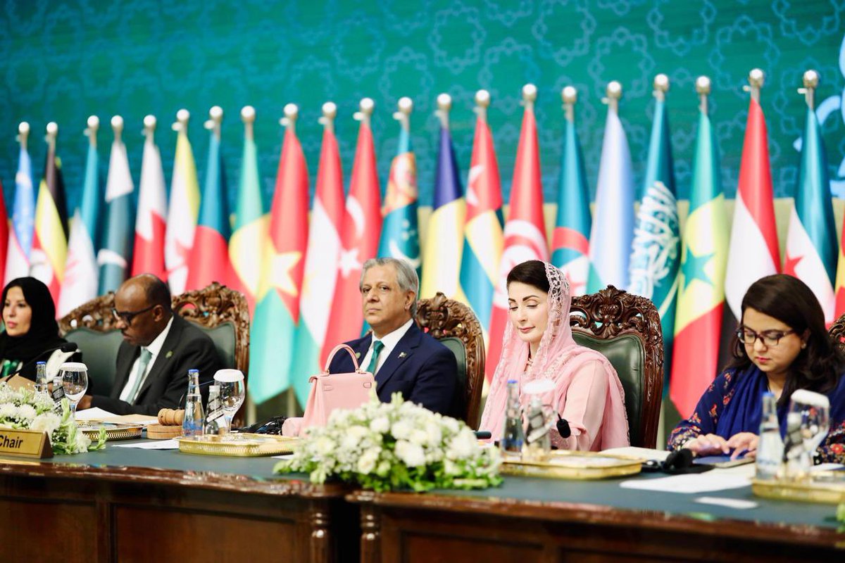 SaniaaAshiq's tweet photo. At the OIC conference, Chief Minister Punjab Maryam Nawaz stood as Pakistan's testament to the world, proof that Pakistani women are second to none. Ready to lead. Ready to rise to any challenge. https://t.co/arbSdMTm4t