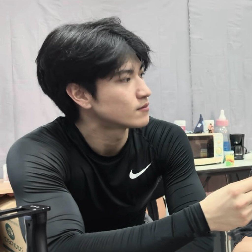 imjustagumgum's tweet photo. : แล้วใครทำอกไก่ปั่นของพี่หกครับ

: ดุ 🥺

: ไม่ได้ดุครับ พี่แค่ถาม https://t.co/g3rQ4J0Vlq