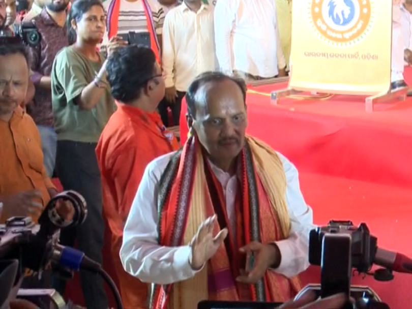 otvkhabar's tweet photo. #ବିଜେଡି_ବିଶ୍ବାସଘାତକତା_କରିଛି: ପ୍ରଭାତ
-ନବୀନଙ୍କ ଆରୋପର ଜବାବ ରଖିଲେ ପ୍ରଭାତ ବିଶ୍ବାଳ
-‘ମୁଁ ବିଶ୍ବାସଘାତକତା କରିନି, ଦଳ ପାଇଁ ବହୁତ କାମ କରିଛି’
-‘ଦଳ ମୋ ସହ ବିଶ୍ବାସଘାତକତା କରିଛି, ମୋ ପଛରୁ ଛୁରି ମାରିଛି’
-‘ନବୀନ ବାବୁ କିଛି ବୁଝନ୍ତିନି, କୁଚକ୍ରୀ ଗୋଷ୍ଠୀ ଦ୍ବାରା ପରିଚାଳିତ’
-‘ଟିକେଟ ଦେଇ ହରାଇବାକୁ ଚେଷ୍ଟା କରାଯାଇଛି’
#BJDBetrayal #PrabhatBiswal #NaveenPatnaik #BackStab #OdishaPolitics #BJDInternalCrisis #Odisha #OTV