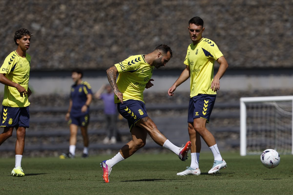 UDLP_Oficial's tweet photo. 🔙 ¡Estamos de vuelta! 💛💙

#SienteLaUnión #PretemporadaUD #LaUniónHaceLasPalmas https://t.co/ELODW2H4HZ