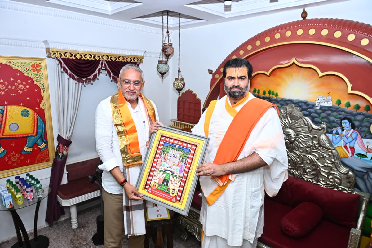 BJP4Gujarat's tweet photo. પ્રદેશ અધ્યક્ષ શ્રી @iJagdishBJP એ આજે વડોદરા મહાનગર ખાતે વ્રજધામ સંકુલની મુલાકાત લીધી અને વૈષ્ણવાચાર્ય પરમ પૂજ્ય ગોસ્વામી 108 શ્રી વ્રજરાજકુમાર મહોદયશ્રી સાથે મુલાકાત કરી આશીર્વાદ મેળવ્યા. https://t.co/4RbtnHc888