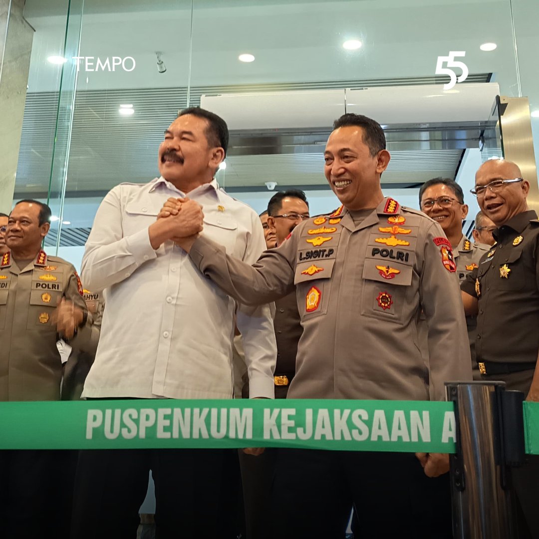 tempodotco's tweet photo. Kapolri Bertemu Jaksa Agung: Jangan Berpikir Kami Rival https://t.co/jLEee1wW1J