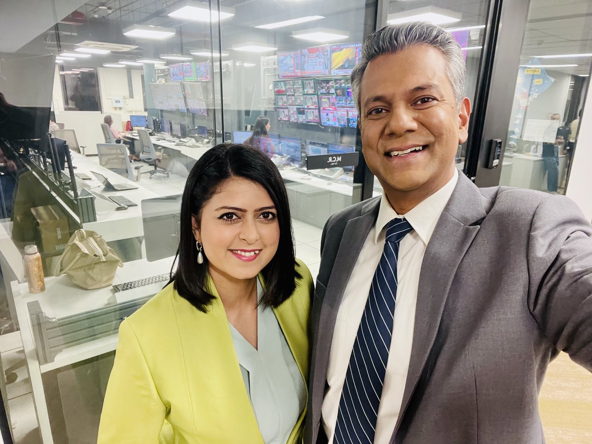Aditi14Bhardwaj's tweet photo. Goodbye to the NDTV superheroes who inspired and taught me invaluable lessons. Will always be grateful to @ShivAroor @VishnuNDTV @PadmajaJoshi @GaurieD https://t.co/5oJCLpi1pk