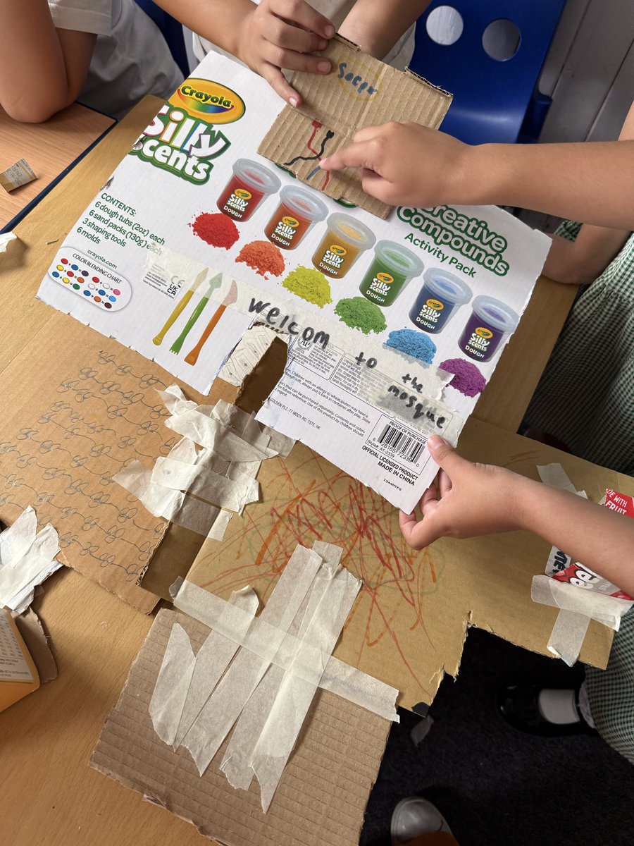 ManorParkSchSM1's tweet photo. 🕌 Creative minds at work! Diamond Class had a blast putting their knowledge of Islam into action by designing their very own mosques. They made sure to include all the key features: prayer mats, wudu areas, the main hall, and beautiful domes! 🌟 #WeAreLEO #MPPARE https://t.co/PZ1an48J79