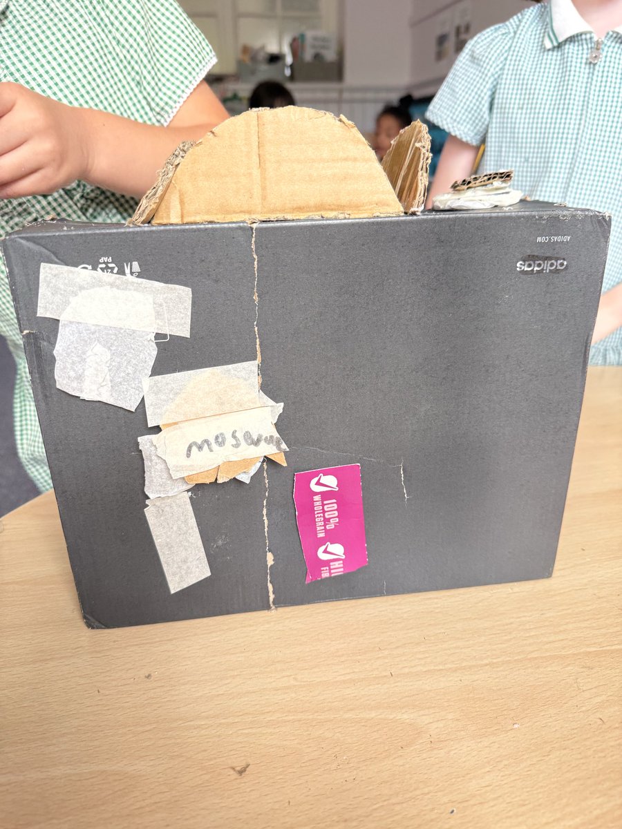 ManorParkSchSM1's tweet photo. 🕌 Creative minds at work! Diamond Class had a blast putting their knowledge of Islam into action by designing their very own mosques. They made sure to include all the key features: prayer mats, wudu areas, the main hall, and beautiful domes! 🌟 #WeAreLEO #MPPARE https://t.co/PZ1an48J79