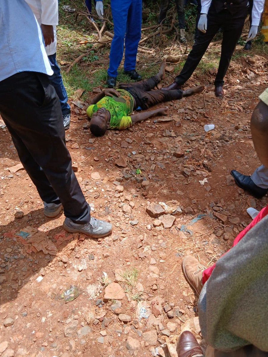 generali_osumo's tweet photo. This young man was allegedly beaten by goons associated with Simba Arati for allegedly not supporting the criminal governor.

The innocent young man was accosted by the goons, attacked and killed yesterday, a few metres from the KTRH mortuary. 

The goons left him unconscious, and he later succumbed. This morning, members of the public carried his lifeless body to the offices of one criminal by the name Abbas, Simba Arati's boda boda pointman and chair.

The offices belong to the Kisii County Government but were given to the boda boda gang that has been terrorizing the people of Kisii for a long time now.

This bodaboda gang has been the centre of torture and harassment of the public in Kisii. At one point, the torture office was closed by the police but later was reopened on orders from goon sponsors.

The irate public wanted to set the offices on fire, but the police intervened and are currently on the scene.

Kisii County is now a gangs breeding zone funded and protected by Simba aRat himself.