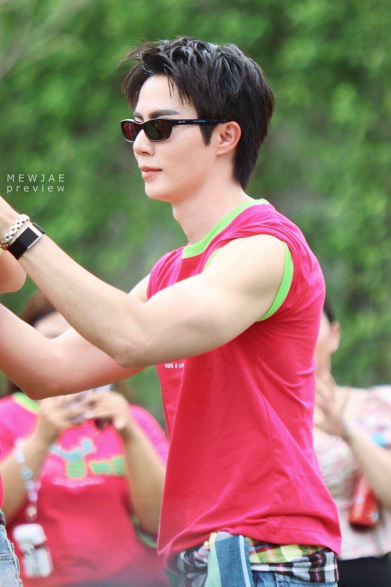 MEWJAExZEEPRUK's tweet photo. กล้ามเป็นมัดๆ

Hug E Lhee Worship 
#บวงสรวงมนต์รักฮักอีหลี

#มนต์รักฮักอีหลี 
#HUGELHEETheSeries

@zee_pruk #ZeePruk https://t.co/4iQEHi5Rqk