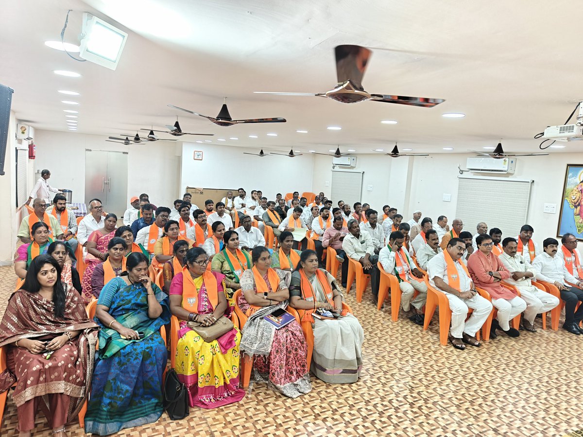 BJPMadhukarAP's tweet photo. ఈరోజు ఎన్టీఆర్  జిల్లా  పదాధికారుల సమావేశం లో పాల్గొనడం జరిగింది.ఈ సమావేశంలో సంస్థాగత విషయాలు,SIR  మరియు రాబోయే కార్యక్రమాలు గురుంచి చర్చించడం జరిగింది. https://t.co/irNf0Vc98k