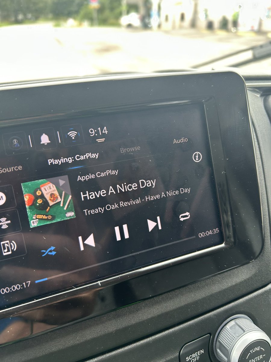ChadMardis's tweet photo. Trying out the speakers in our new van 🤘🏼 https://t.co/tSyQDUg0lN