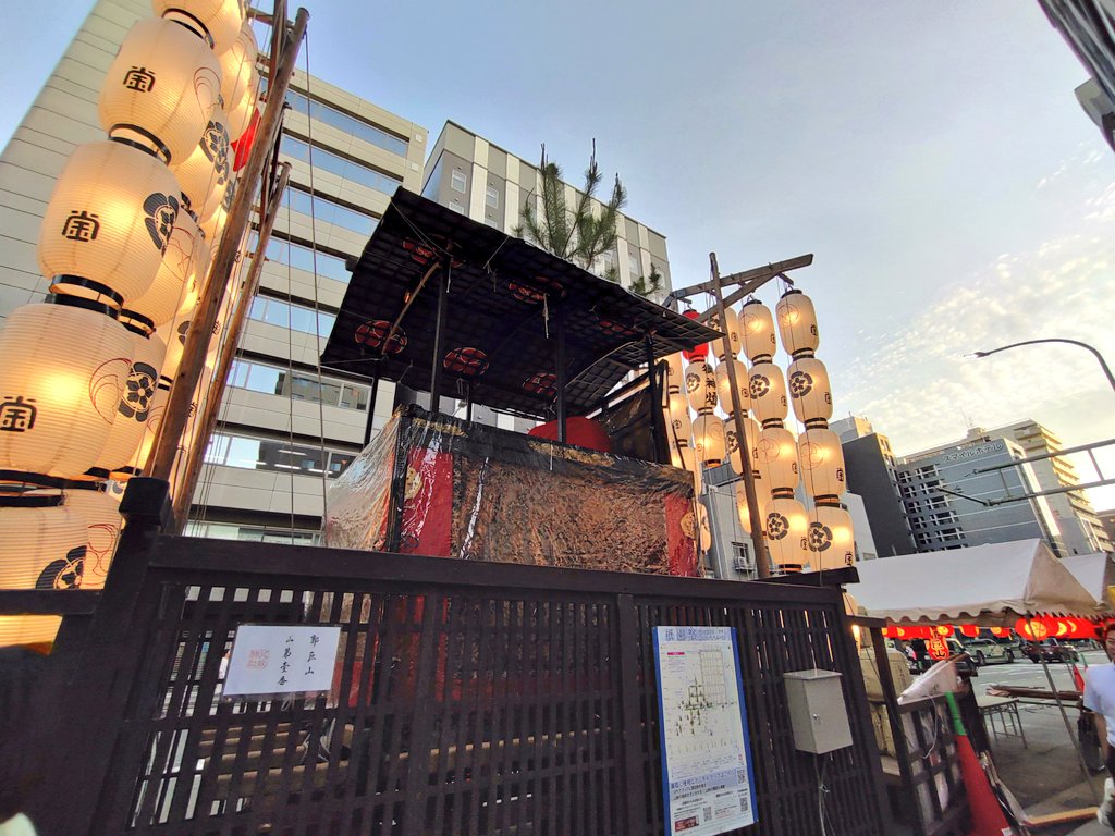 HMS_SillyWalk's tweet photo. おまけ
今年の山一番の郭巨山と、みんな大好き蟷螂山 https://t.co/jPk59w3wwx