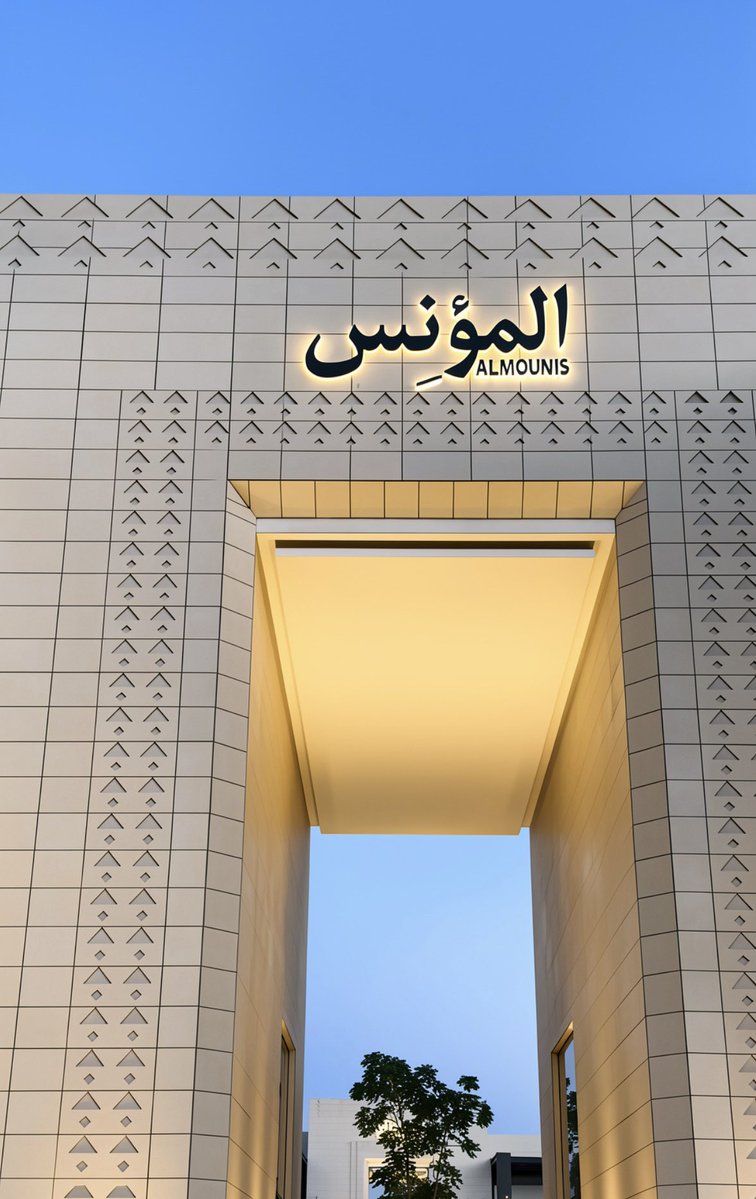 iuve9_9's tweet photo. يابنت أهني بك الصحراء الجنوبيه
ياكبر حظ الجنوب ليا مشيتيبه

ارض تمرينها لو هي سنويه
يثمر شجرها ولاتابس نبانيبه

مصادر الحسن يابنت الاساسيه
حزتي على الزين منها واكتفيتي به https://t.co/dBc2KyHuEt