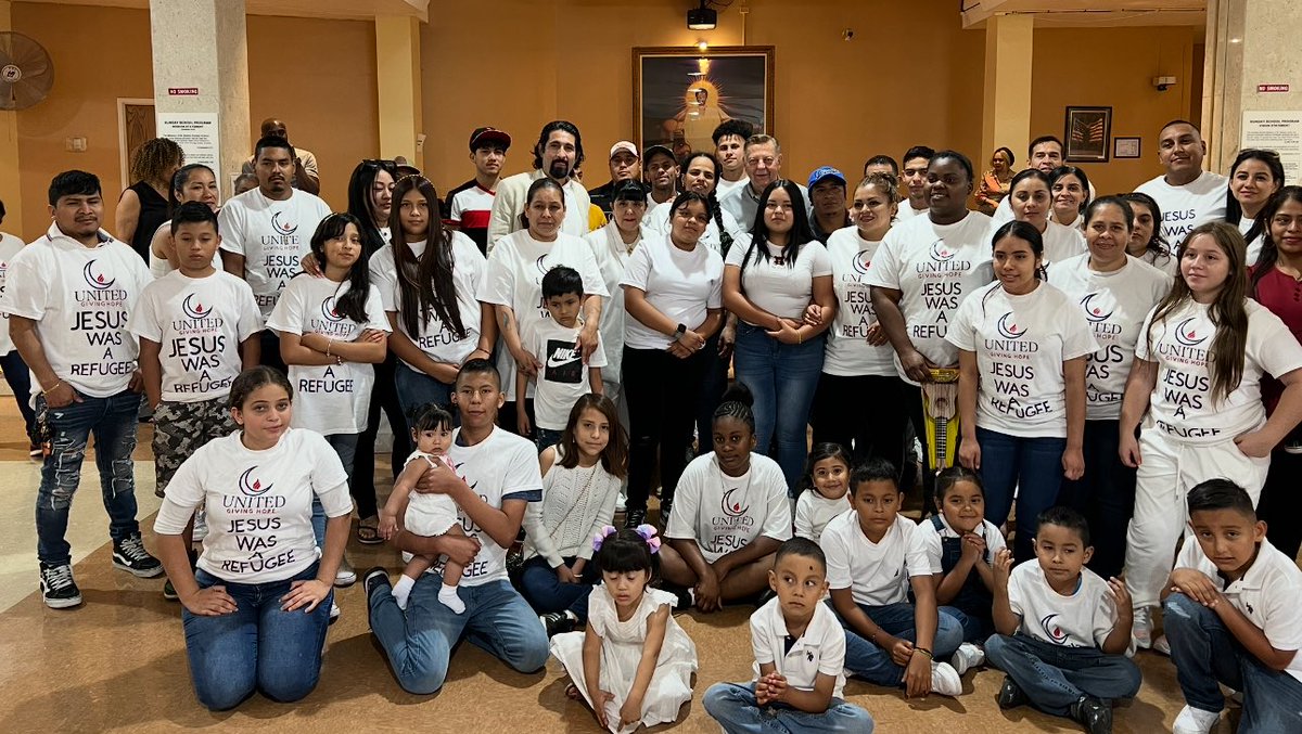 HumanAspect66's tweet photo. .@Pontifex @CardinalBCupich WE STAND WITH FATHER PFLEGER OF @stsabinachurch he is a TRUE man of GOD. Amen. @unitedgivnghope #faith #saintsabina #catholic #JesusSaves https://t.co/BJ2SryEJIi