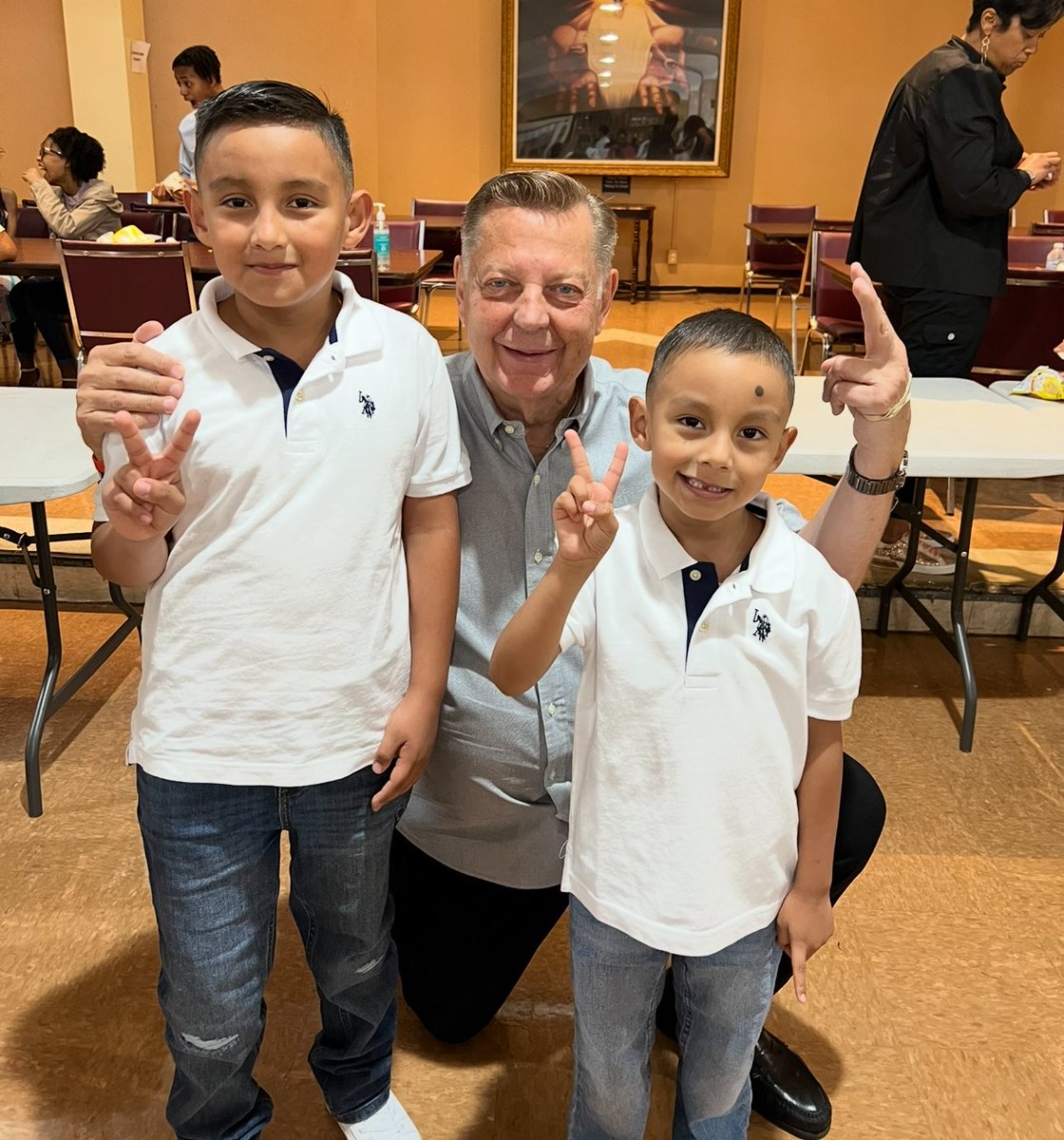 HumanAspect66's tweet photo. .@Pontifex @CardinalBCupich WE STAND WITH FATHER PFLEGER OF @stsabinachurch he is a TRUE man of GOD. Amen. @unitedgivnghope #faith #saintsabina #catholic #JesusSaves https://t.co/BJ2SryEJIi