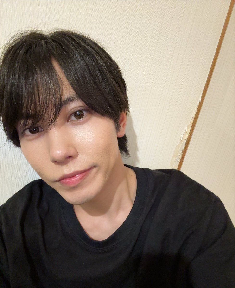 _KAWAIKENTARO_'s tweet photo. #キンプリスパライ
同時視聴会ありがとうございました！！
今日は訳あって実家から配信でした！

駆け込み乗車OK！！！
23:59まで！アーカイブまだ楽しもう！

後ろの猫の爪研ぎ跡…愛おしい…😌
明日からまた舞台本番頑張ります！！ https://t.co/Vl5h9A1Ub9