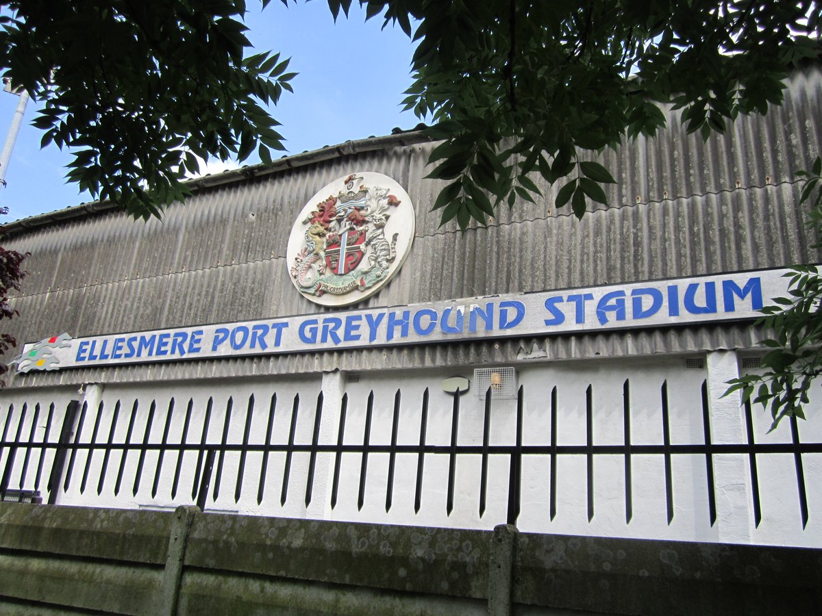 ukbettingsites's tweet photo. Ellesmere Port Stadium opened in 1968 and closed in 2014. Greyhound racing began on 29 February 1988 (replacing speedway), and the track was seen as a direct replacement for nearby Chester Greyhound Stadium, which had closed in 1987. It's now a housing estate. https://t.co/QXpn1ljvE9