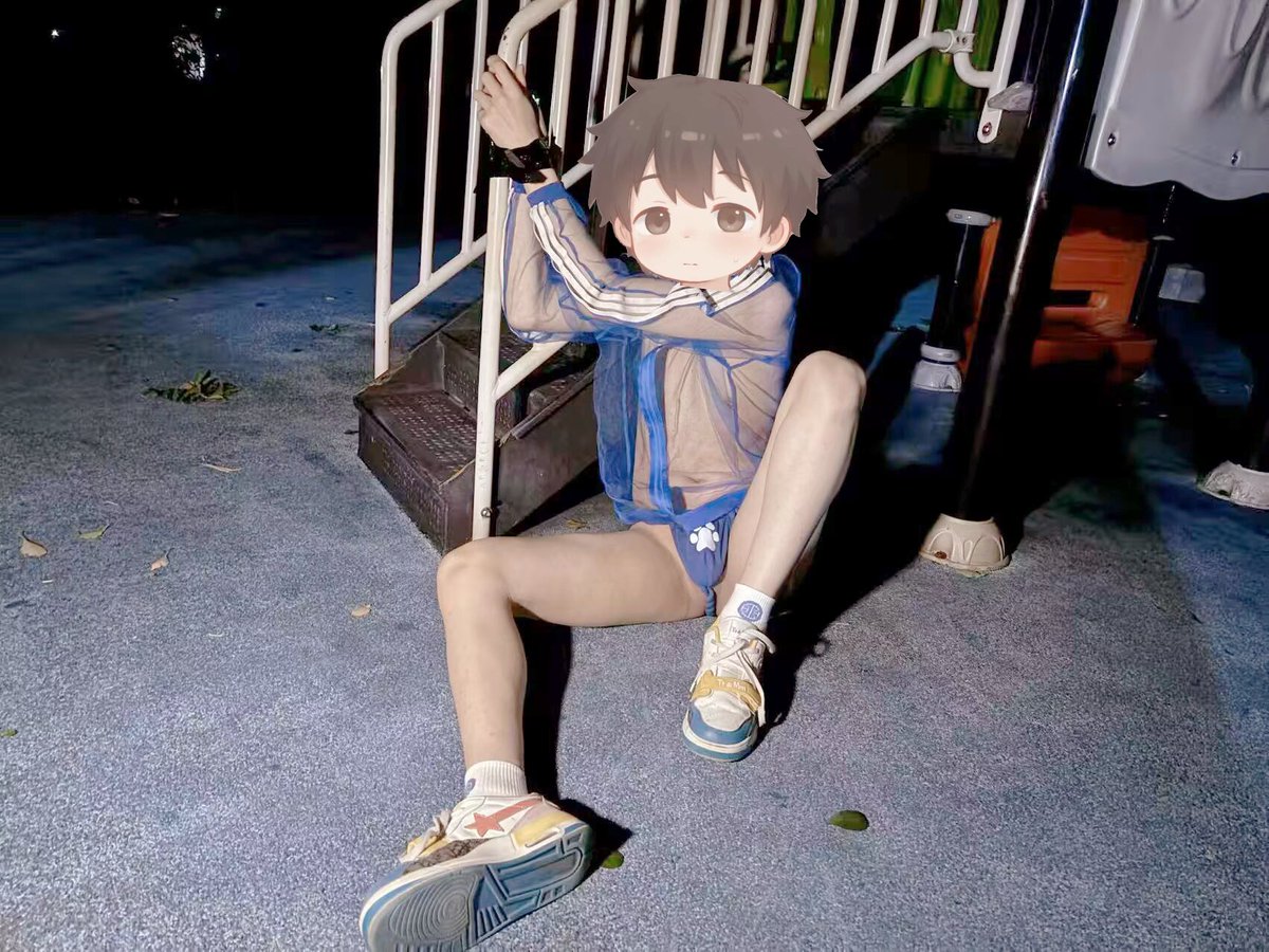 Suannai31755_'s tweet photo. 饭后散步，结果看到一只被绑在这里的
“好可怜，跟我回家吧”
#正太 #捆绑 #野外 #监禁 #圈养 https://t.co/GKjVtXFMkj