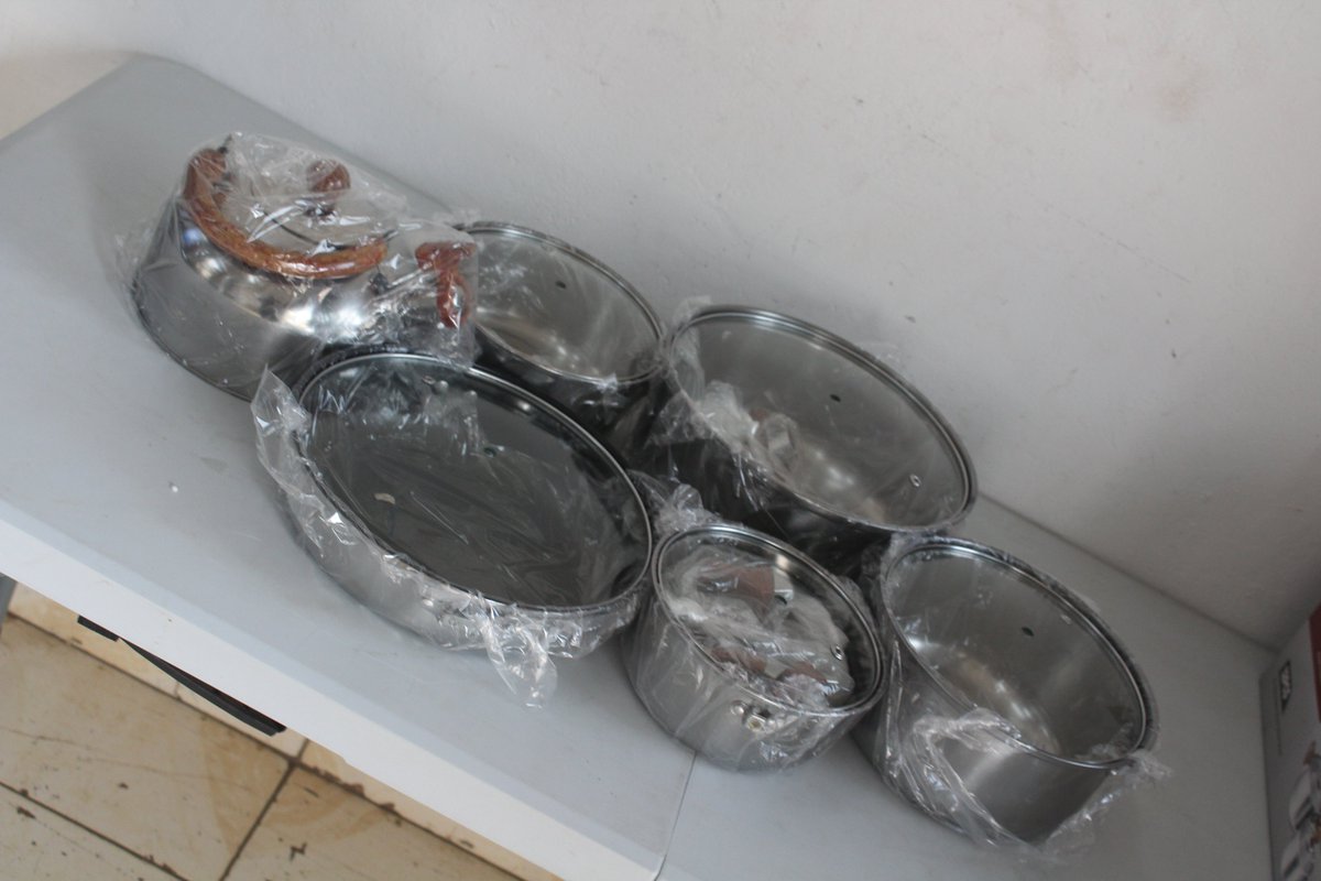 OnlineAlinafe's tweet photo. Cookware Set

12 pieces
Adjust a health
Adjust a nourishment
Useable on gas
They are ceramic 

MWK130,000

[0997031940] [0988214332]https://t.co/wDFNFiZPLN https://t.co/FSGEfPLU9l