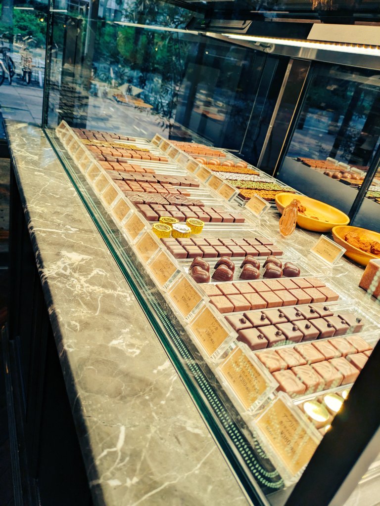 こんばんは！名鉄イン名古屋錦です🌜🌝🌛 透き通るショーケースに宝石