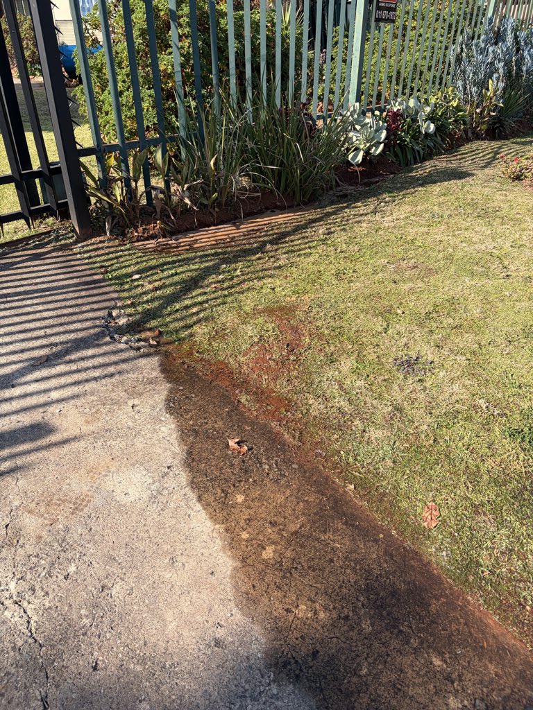 morgans_physio's tweet photo. #jhbwater @JoburgWater burst pipe https://t.co/wawD9aViVE