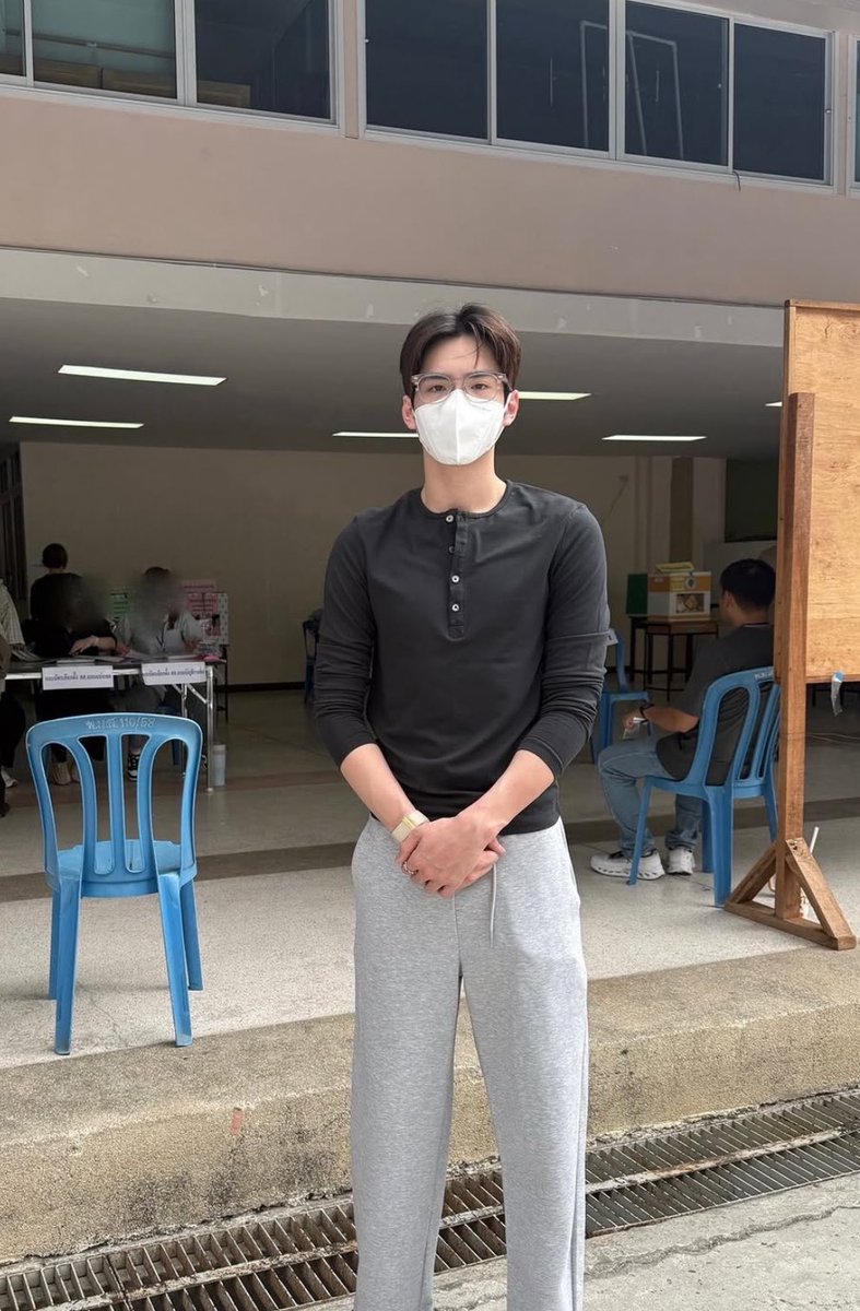 icexzchom's tweet photo. เฮียกับเสื้อดำพอดีตัว ใครอยู่ไหวก็อยู่
ทางนี้ไม่ไหวว เดรสเลยมันโซฮอตเกิ้นน🫠 https://t.co/Xt9UC6wvtt
