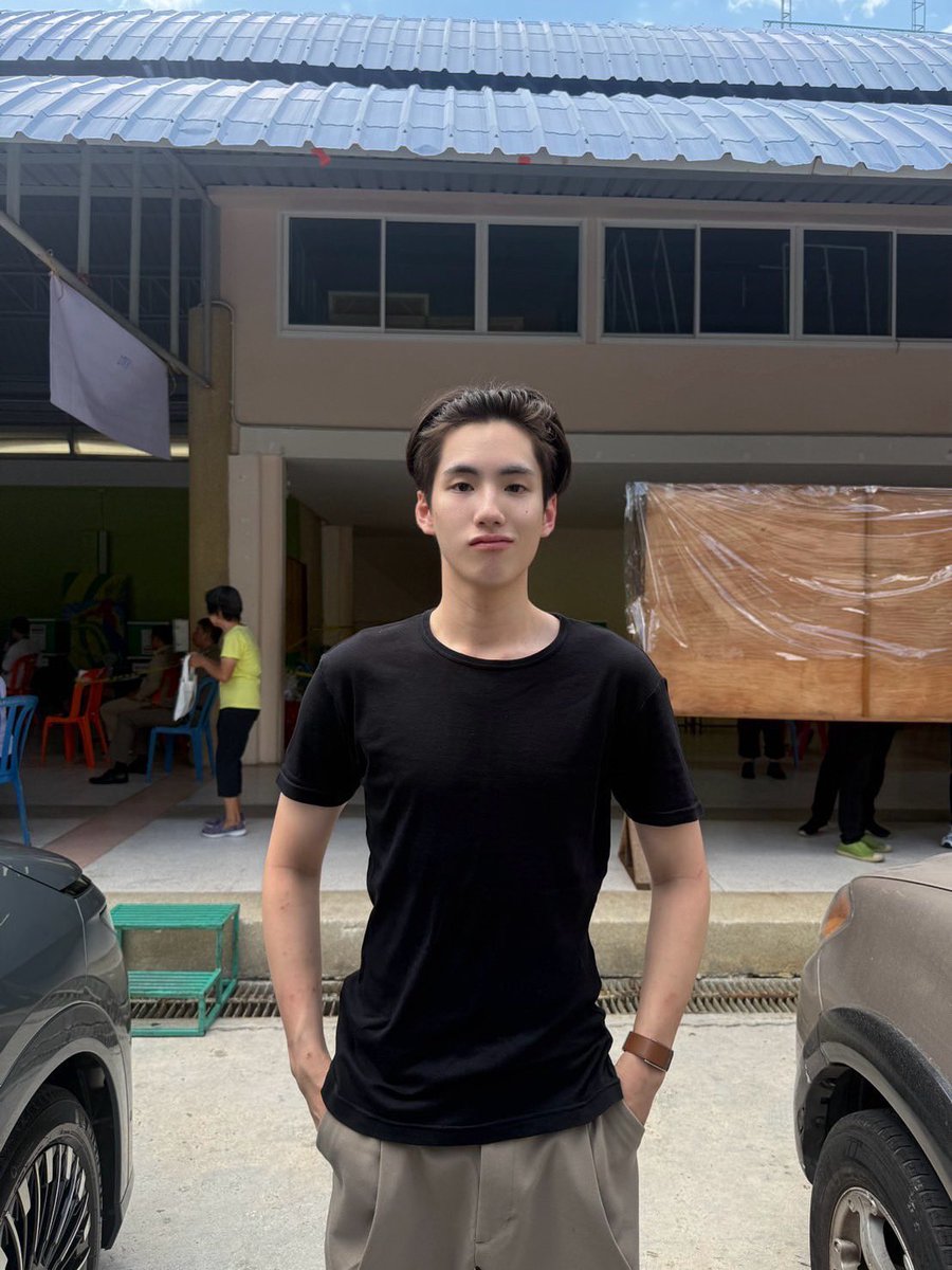 icexzchom's tweet photo. เฮียกับเสื้อดำพอดีตัว ใครอยู่ไหวก็อยู่
ทางนี้ไม่ไหวว เดรสเลยมันโซฮอตเกิ้นน🫠 https://t.co/Xt9UC6wvtt