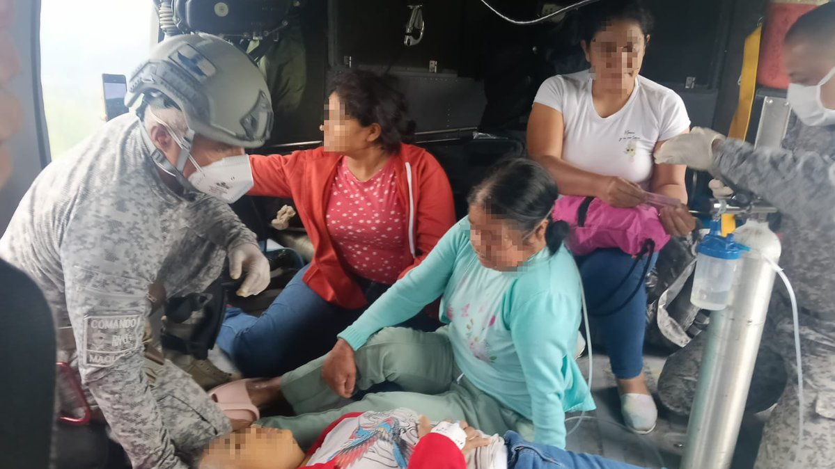 FuerzaAereaCol's tweet photo. A bordo de un helicóptero UH-60 Black Hawk en configuración Ángel, su #FuerzaAeroespacial🇨🇴 trasladó a un bebé y dos adultos mayores desde Cubará, Boyacá, hasta Saravena, Arauca, para recibir atención médica especializada.

⏩️ https://t.co/hWad5NNpwb

#ProtegenosLaVida
#GACAS
#CENRP
#AdAstra🚀