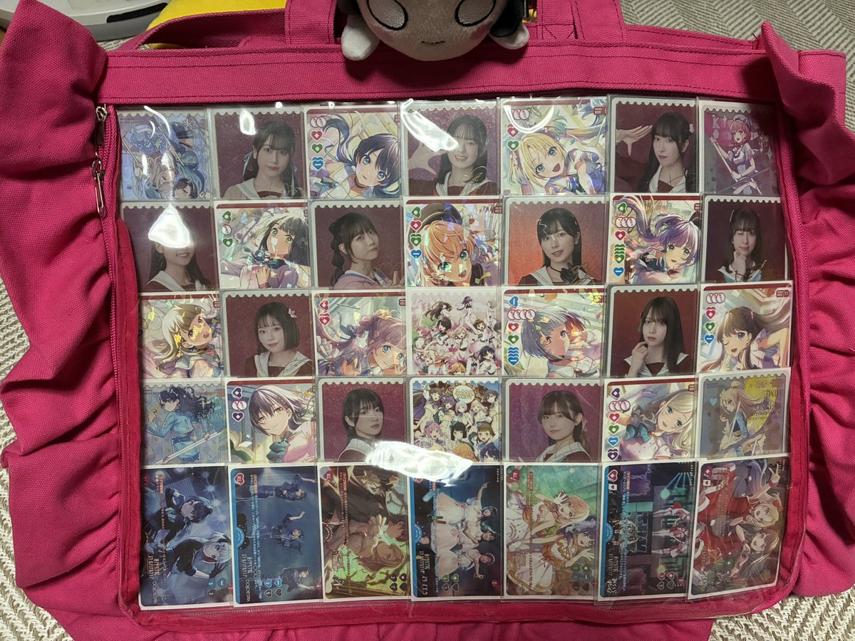 cs_voice0620's tweet photo. 帰ってきました！
2日でGETしたものと共に行動した痛バ！
(丸いケースに入ってるのはそこで知り合った方からもらった神奈川公演のもの)
 #蓮ノ空6th埼玉Day1
 #蓮ノ空6th埼玉Day2 https://t.co/h0G4xmNKM5