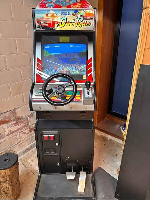 awerte's tweet photo. @RCEY28 It reminds me of when I was a teenager playing this. I used to drive the exact same way. https://t.co/FSPWSR57sz