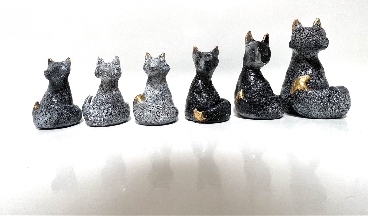 TheArtistZ's tweet photo. Italian clay Fox Sculptures with 24 karat gold - which is your favorite? https://t.co/L0noLYm6pP