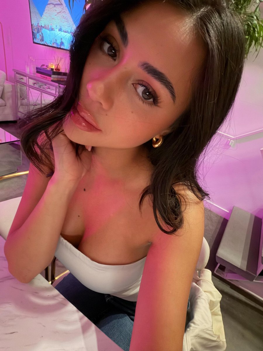 amelia176n's tweet photo. Your vibe is dangerous… I like it 🔥 https://t.co/iqPtjQJ1kv