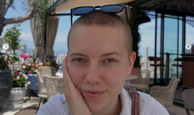 musicnewsfactpl's tweet photo. Kasix znalazła się w ogniu krytyki po swojej kontrowersyjnej wypowiedzi na temat systemu kaucyjnego.

"Teraz nie da się praktycznie głodować, bo wystarczy, że przejdziesz się do pierwszego śmietnika, weźmiesz sobie te butelki kaucyjne, wrzucisz i masz 10 złotych na to, żeby se mieć bułkę"