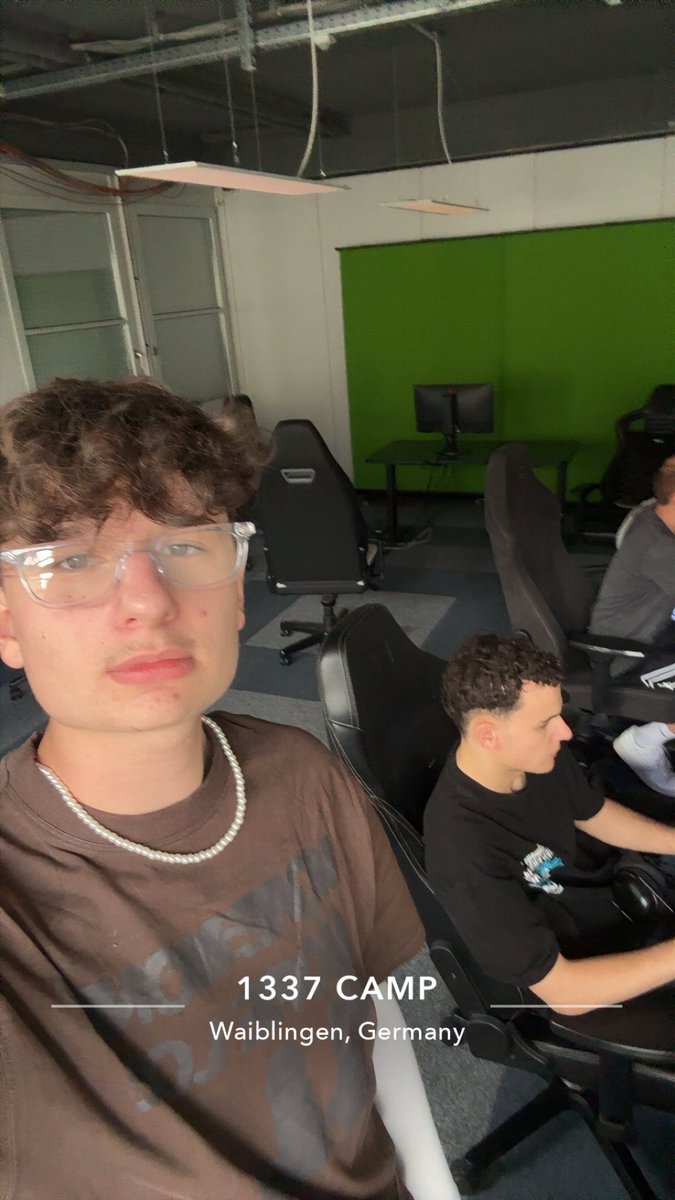 REH Flopp4 tweet media