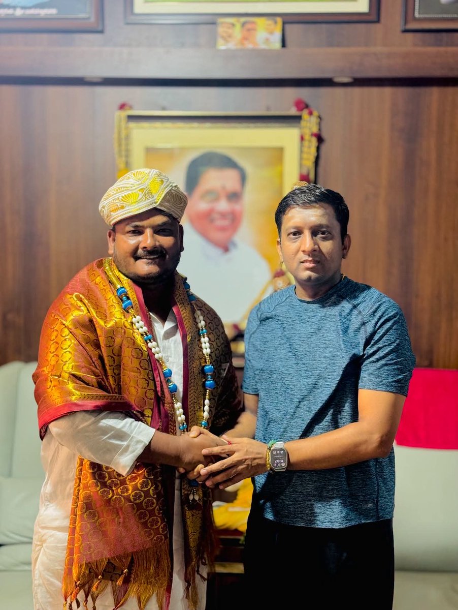 ASNyamagouda's tweet photo. ಜಿಲ್ಲಾ ಯುವ ಕಾಂಗ್ರೆಸ್ ಅಧ್ಯಕ್ಷರು ಹಾಗೂ ಆತ್ಮೀಯ ಸಹೋದರ ಶ್ರೀ ಕುಮಾರ್ ಆಲಗೂರ ಅವರಿಗೆ ಜನ್ಮದಿನದ ಶುಭಾಶಯಗಳನ್ನು ತಿಳಿಸಿ, ಅವರ ಉತ್ತಮ ಆರೋಗ್ಯ, ದೀರ್ಘಾಯುಷ್ಯ ಹಾಗೂ ಸಾರ್ವಜನಿಕ ಜೀವನದಲ್ಲಿ ಇನ್ನಷ್ಟು ಯ���ಸ್ಸು ದೊರೆಯಲಿ ಎಂದು ಹಾರೈಸಿದೆ. https://t.co/1DuBLA5IkX