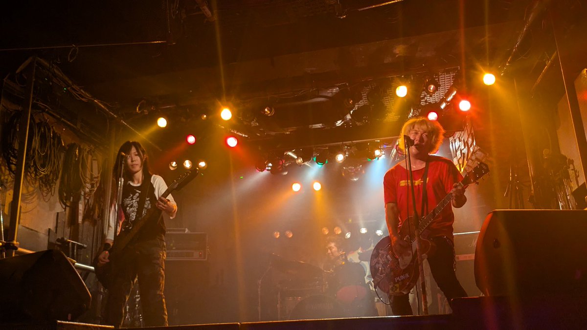 ani_lbd's tweet photo. みんなのおかげで
オシャレキゾクらしい
オシャレキゾクになりました

今日という日を軽くオサラウ🌻

THE BEAT CHiLD
かっこよかった
最近出会ったバンドでは
ずばぬけてかっこいいなと。

TOODLES
いつみても
カッコいいし
オシャレでした

いつもありがとうございます https://t.co/ZUX8RP2qP5