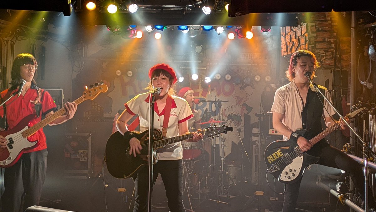 ani_lbd's tweet photo. みんなのおかげで
オシャレキゾクらしい
オシャレキゾクになりました

今日という日を軽くオサラウ🌻

THE BEAT CHiLD
かっこよかった
最近出会ったバンドでは
ずばぬけてかっこいいなと。

TOODLES
いつみても
カッコいいし
オシャレでした

いつもありがとうございます https://t.co/ZUX8RP2qP5