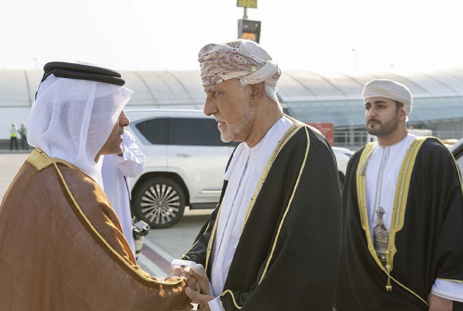 RoyalOmanFamily's tweet photo. وصل صاحب السمو السيد #شهاب_بن_طارق آل سعيد نائب رئيس الوزراء لشؤون الدفاع، يرافقه صاحب السمو السيد #ذي_يزن_بن_هيثم آل سعيد نائب رئيس الوزراء للشؤون الاقتصادية، إلى #الدوحة، لتقديم واجب العزاء والمواساة نيابةً عن حضرة صاحب الجلالة السلطان هيثم بن طارق المعظم /حفظه الله ورعاه/ في وفاة المغفور له بإذن الله تعالى صاحب السمو الأمير الشيخ #حمد_بن_خليفة آل ثاني.