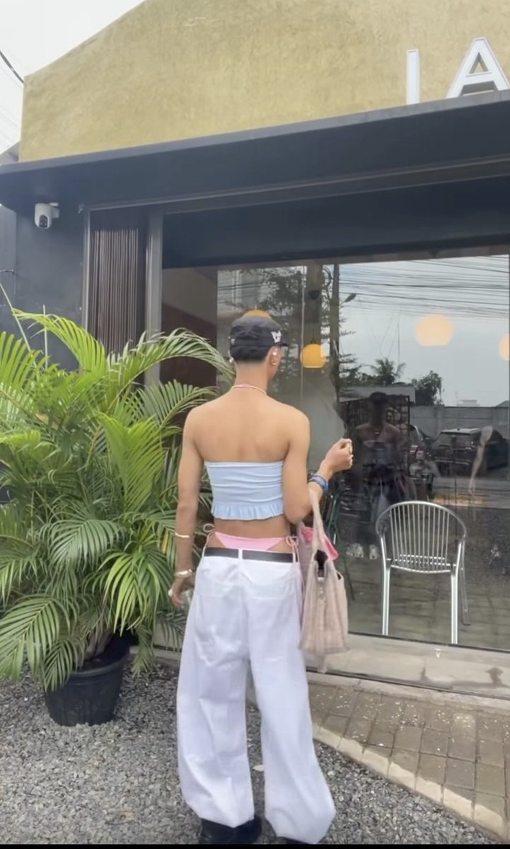 MiskinTV_'s tweet photo. Kalimat Andalan:
"My Body, My Rules"

Semakin terang2an 🙏 https://t.co/TFWU8JWV4W
